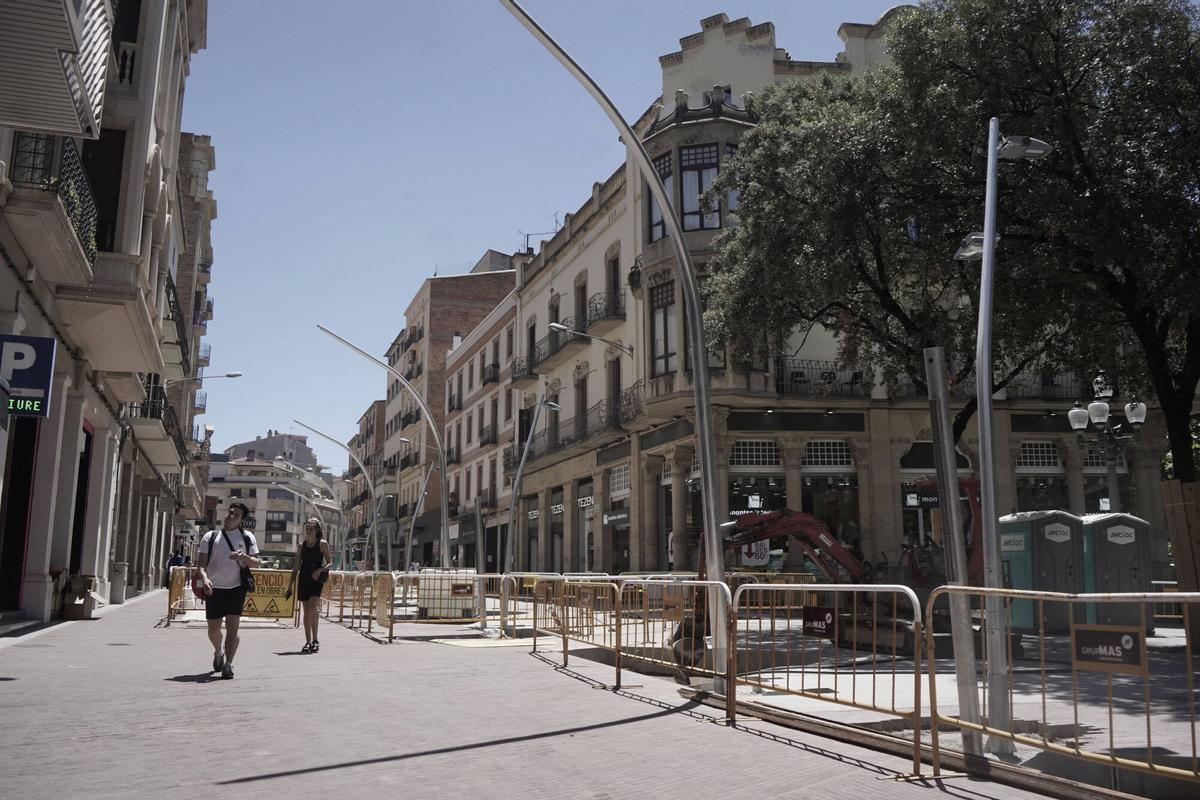 MANRESA . CARRER GUIMERA OBRES . ILLA VIANANTS . ZONA PEATONAL
