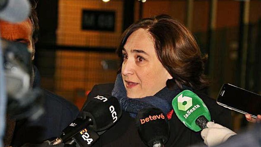 Ada Colau, ahir al vespre a les portes de Lledoners