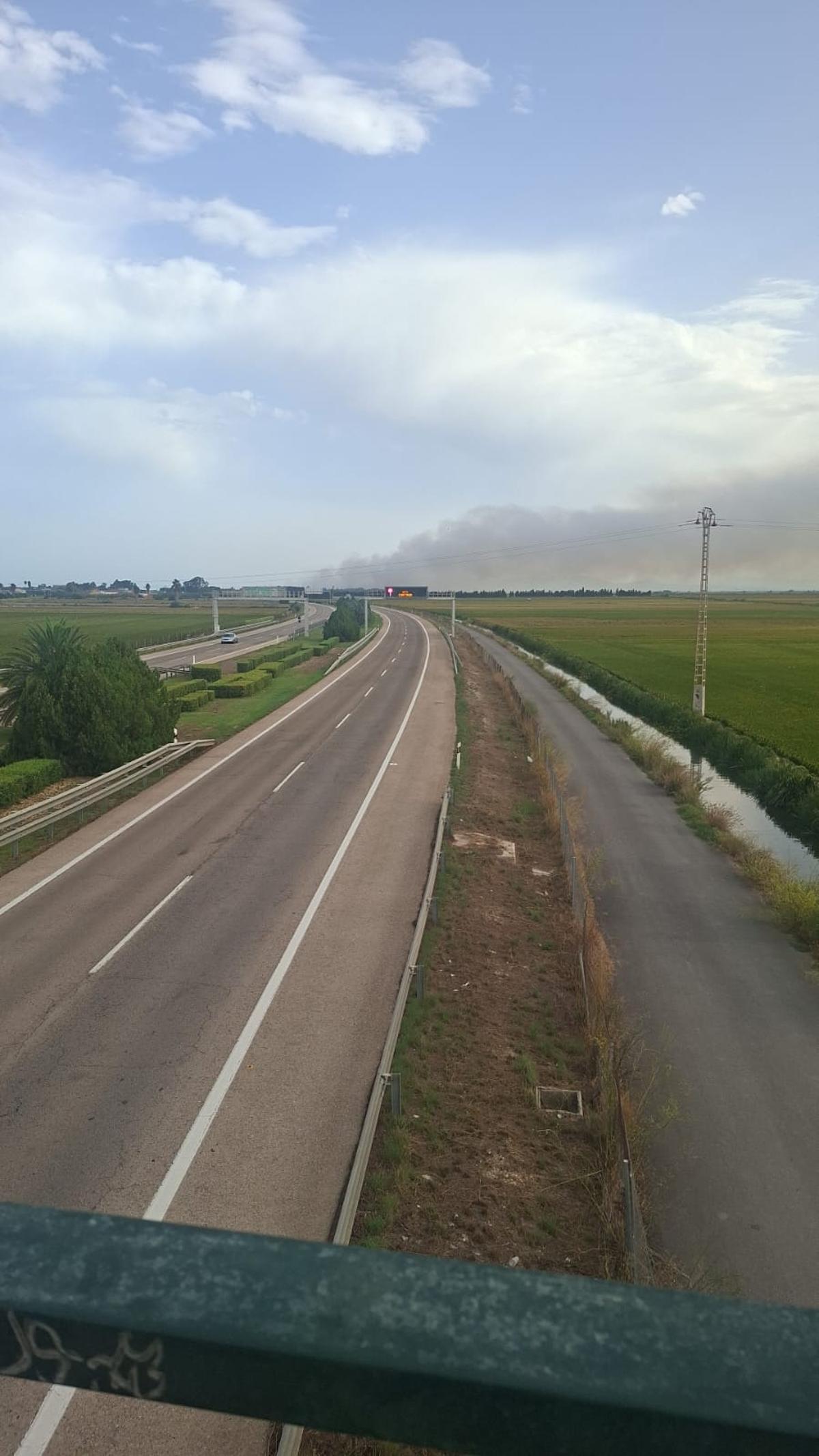 El humo desde Pinedo.