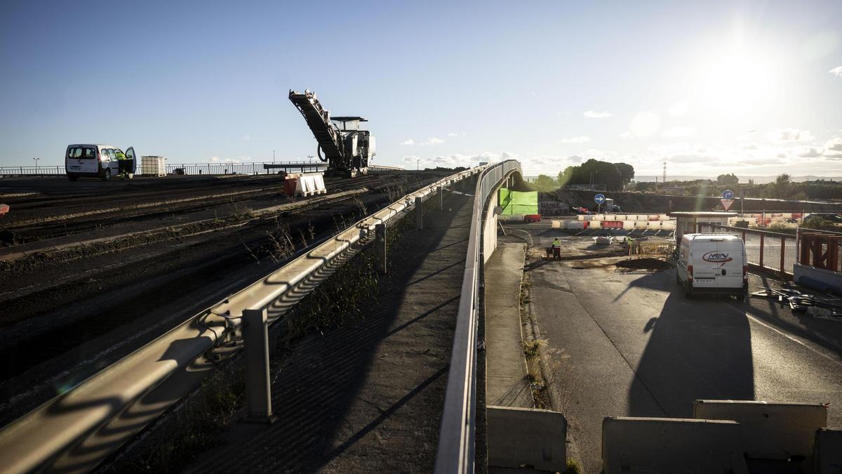 Histórico puente carretero de Utebo que salva la N-232 y que conecta el municipio con el Alcampo y la travesía.