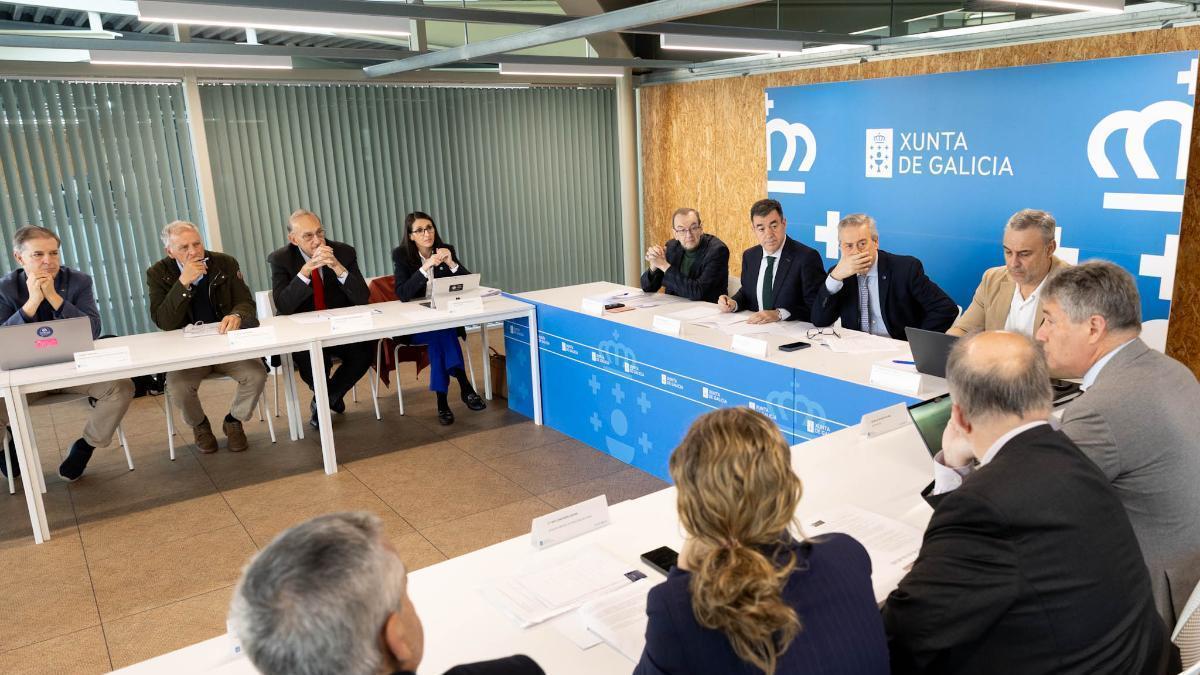 Participantes en la última comisión de seguimiento de la descentralización del grado de Medicina.