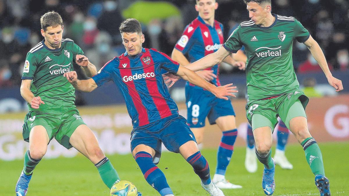 Radoja ante Osasuna.