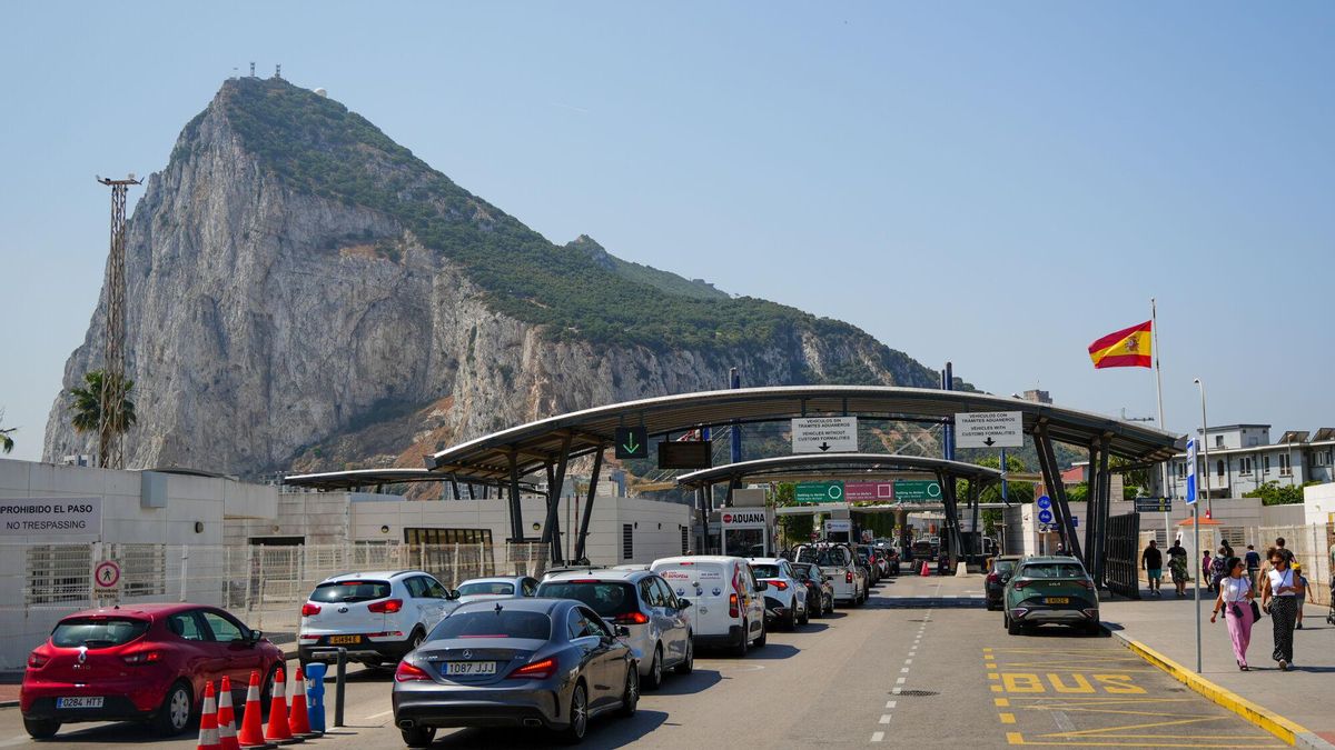 Imágenes de la frontera entre España y el Peñón de Gibraltar.