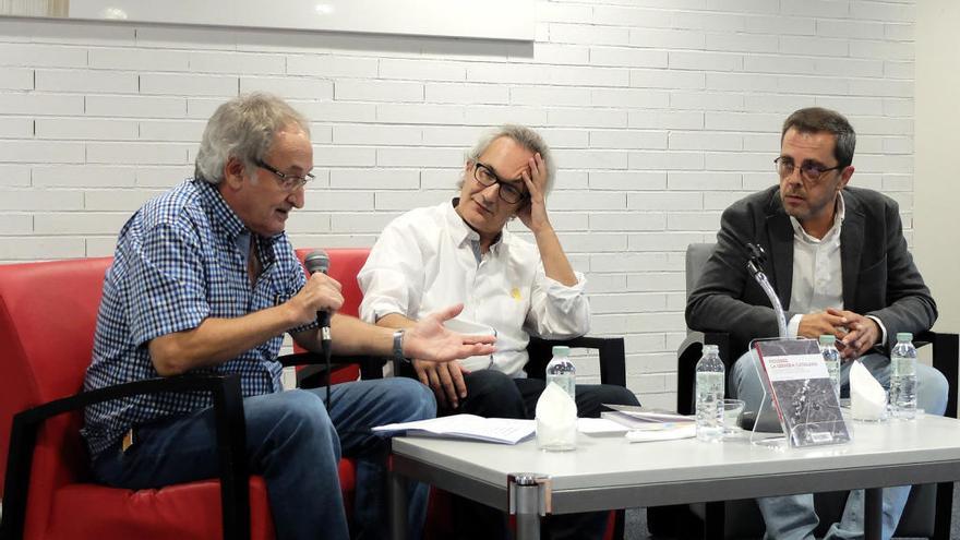 L&#039;autor Enric Pujol, al mig, amb Francesc Canet i Alfons Martínez