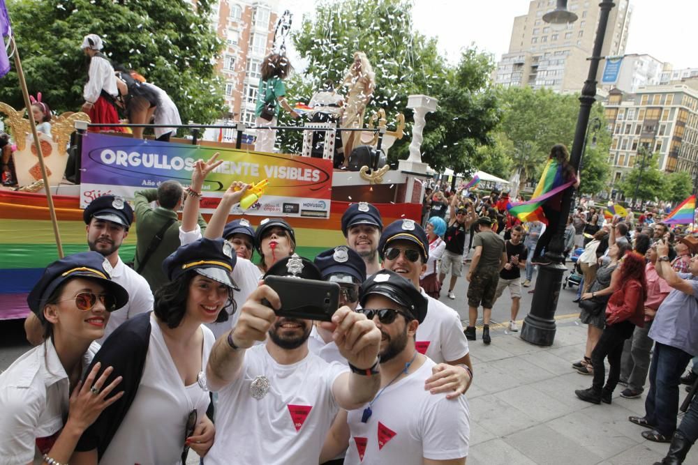 Desfile del orgullo LGTB por las calles gijonesas