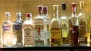Ampolles d’alcohol d’alta graduació.