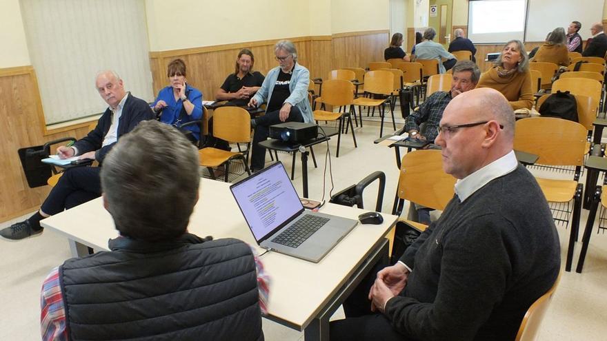 Reunión de representantes de asociaciones vecinales del Centro convocadas por Al-Zahara para hablar del PGOM.