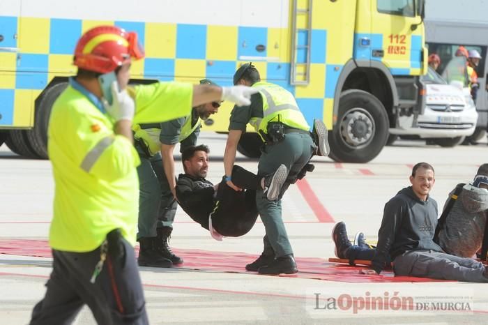 Simulan un accidente aéreo en aeropuerto