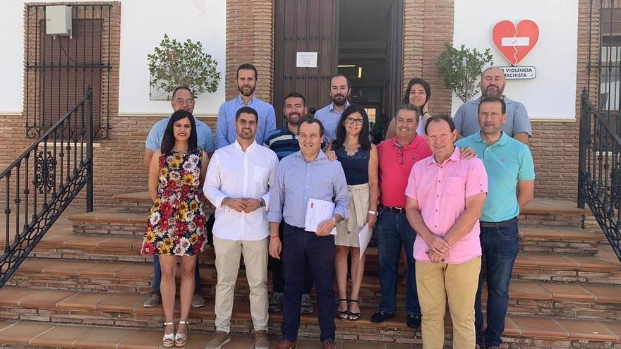 Foto de familia de los socialistas antequeranos, reunidos este miércoles en Fuente de Piedra.