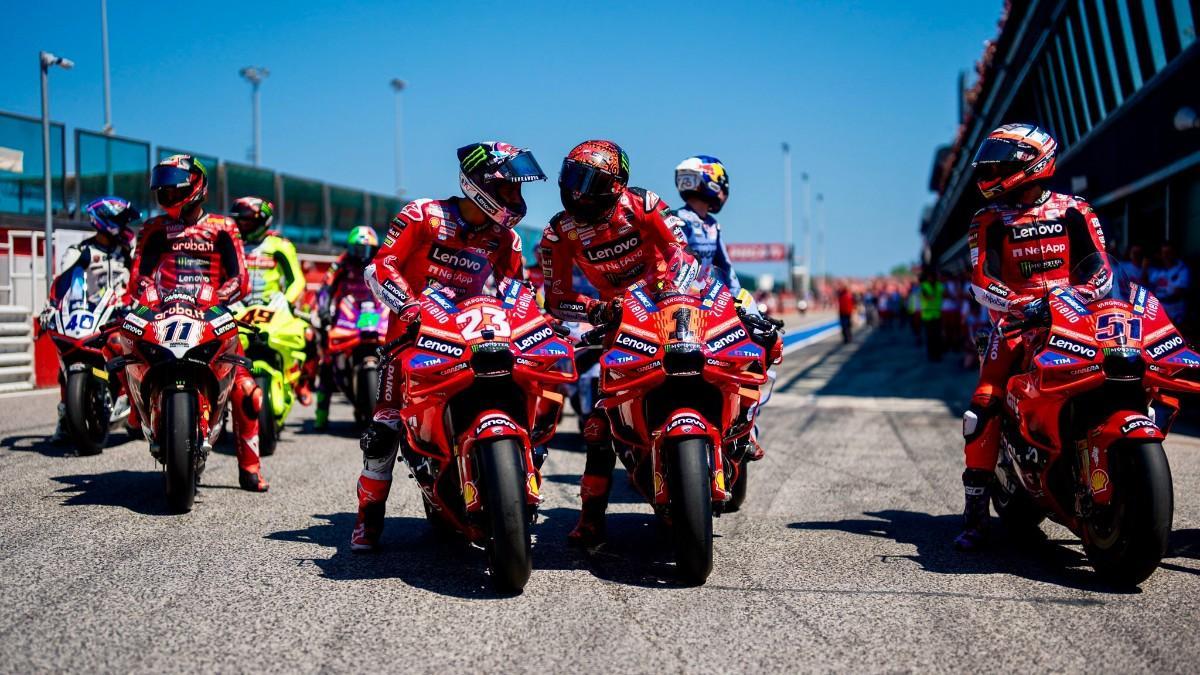 Los pilotos Ducati durante la jornada en Misano
