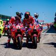 Los pilotos Ducati durante la jornada en Misano