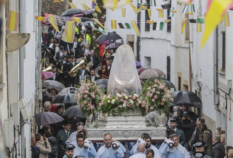 La procesión de Bajada de la Virgen de la Montaña, patrona de Cáceres