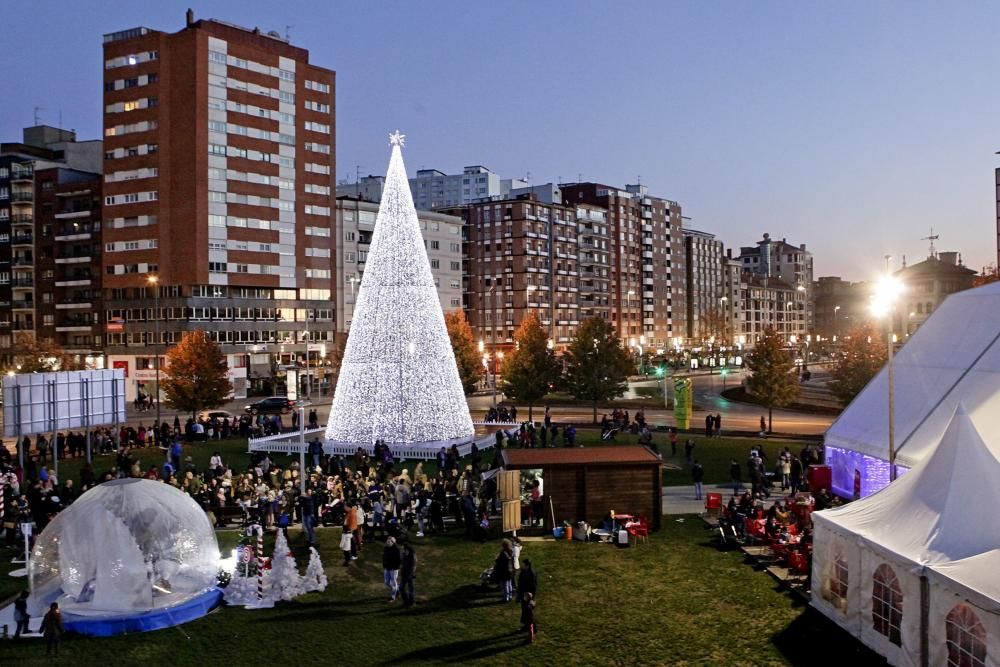 Pista de hielo y tobogán en el Solarón, Gijón