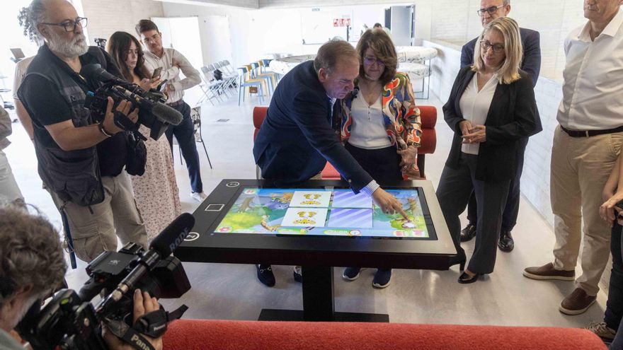 Revolución en la hostelería: mesas &quot;made&quot; in Alicante para pedir la comida, pagar y hasta jugar
