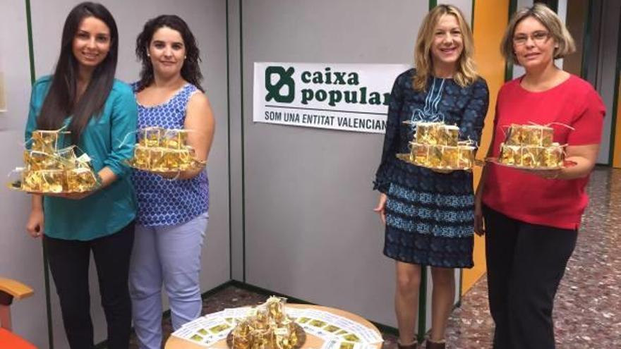 Caixa Popular entrega un regalo a sus clientes por Sant Donís