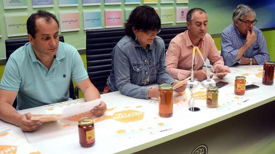 Miguel Lago, Carmen da Silva, Claudio Fraga y José María Seijo en la presentación de Meleira. // R. Vázquez