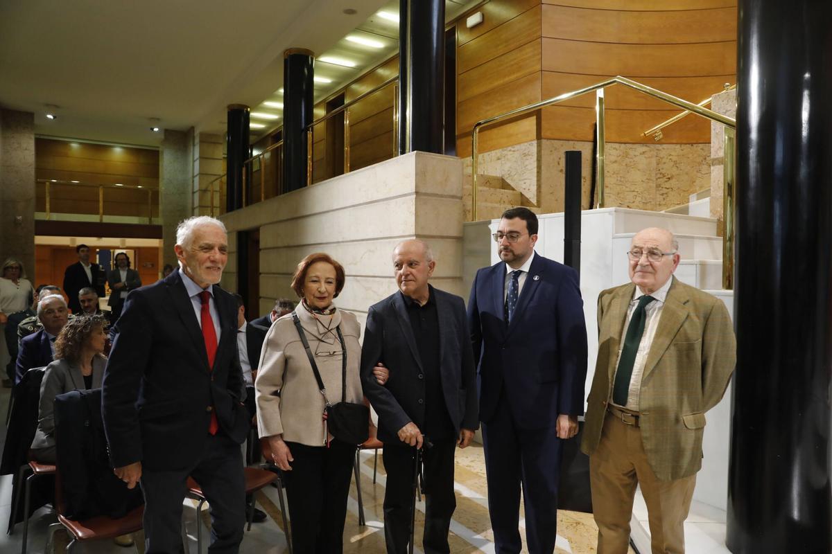 Pedro de Silva, Nieves Ruiz, Fernando Nanclares, Adrián Barbón y Juan Luis Rodríguez-Vigil.