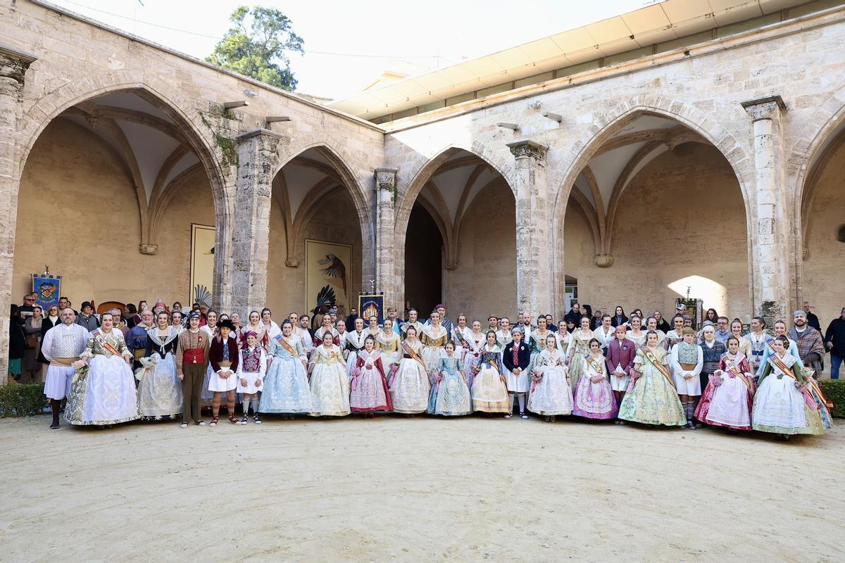 Las comisiones del Carmen reciben a Carmen (y la corte)