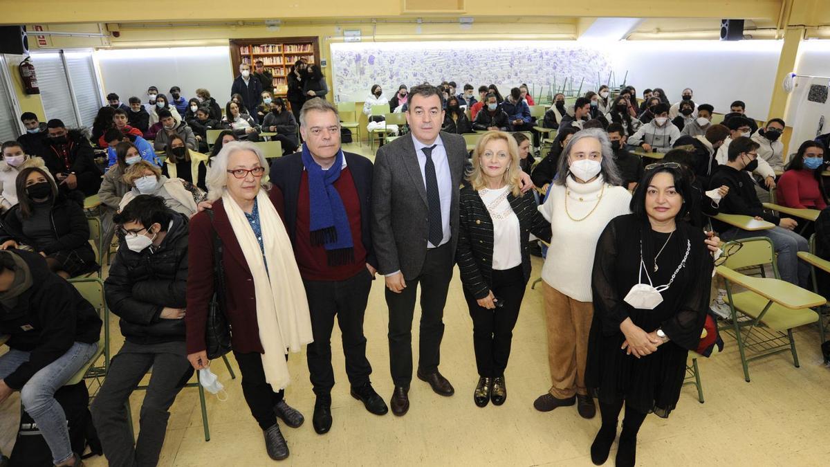 Rodríguez y los participantes en la mesa redonda. | // BERNABÉ/JAVIER LALÍN