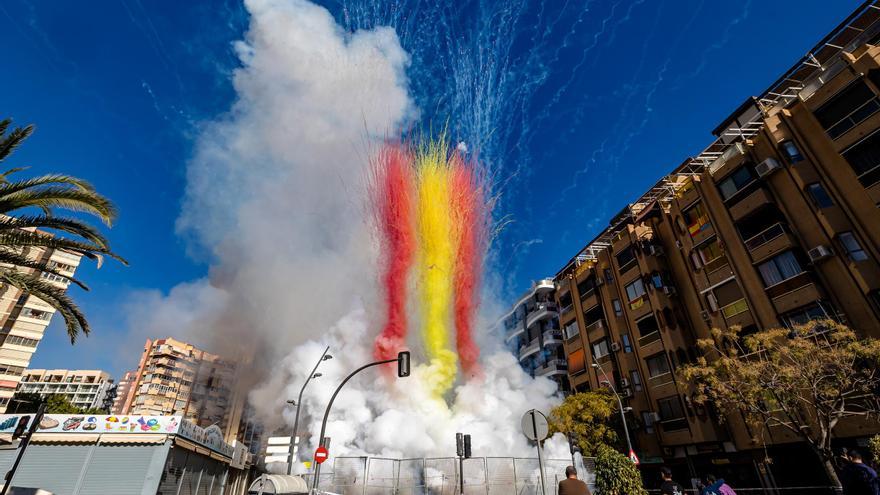 426 segundos de atronadora mascletà en Benidorm