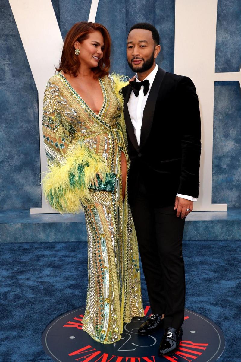 Chrissy Teigen y John Legend en la fiesta de Vanity Fair tras los Premios Oscar 2023