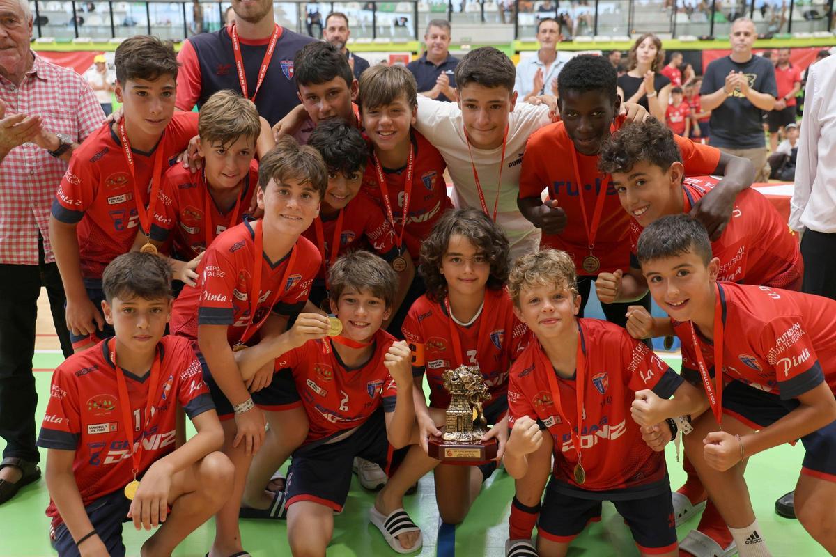 La entrega de medallas de la Vigo Cup, en imágenes