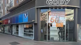 La emblemática zapatería malagueña Calzados Gody ultima el cierre de su última tienda