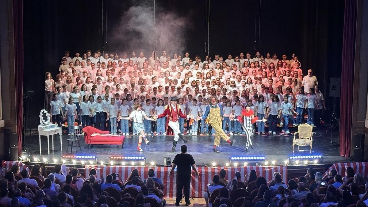 Actuación de ‘Ubuntu Zircus: todos contra el bullying’ en el Gran Teatro de Córdoba.