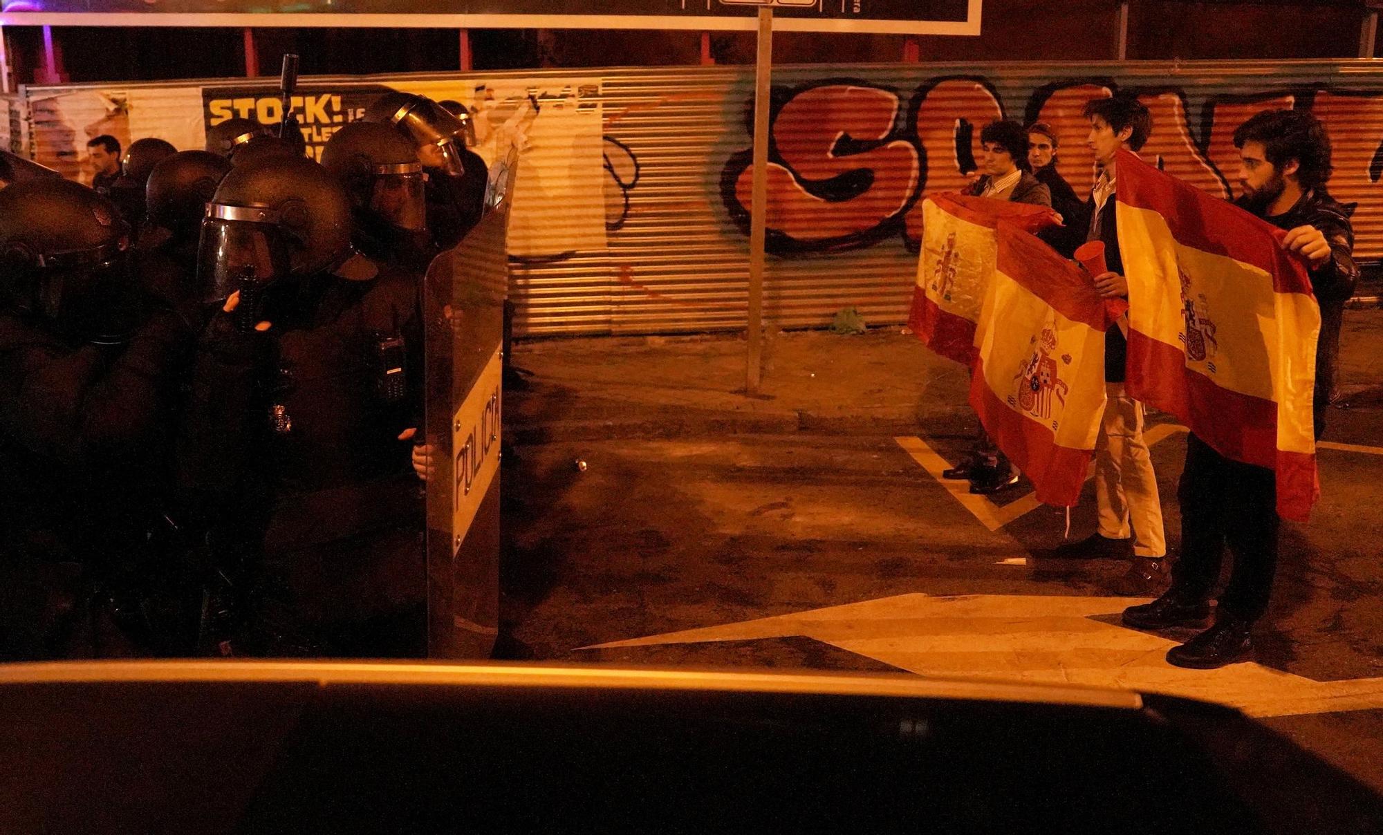 Incidentes en Ferraz tras el primer día del debate de investidura de Pedro Sánchez