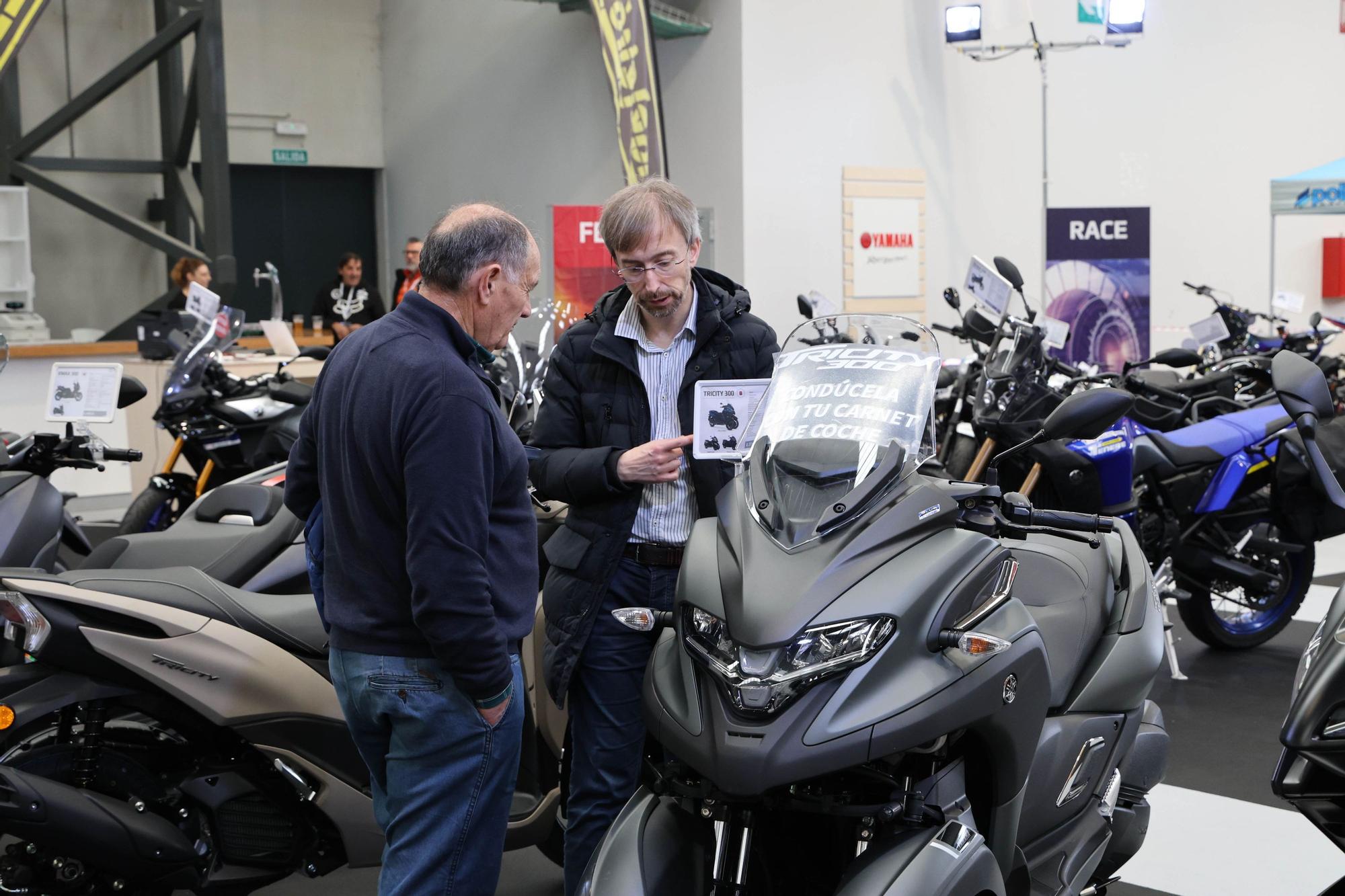 Un paseo entre coches y motos en Vigo