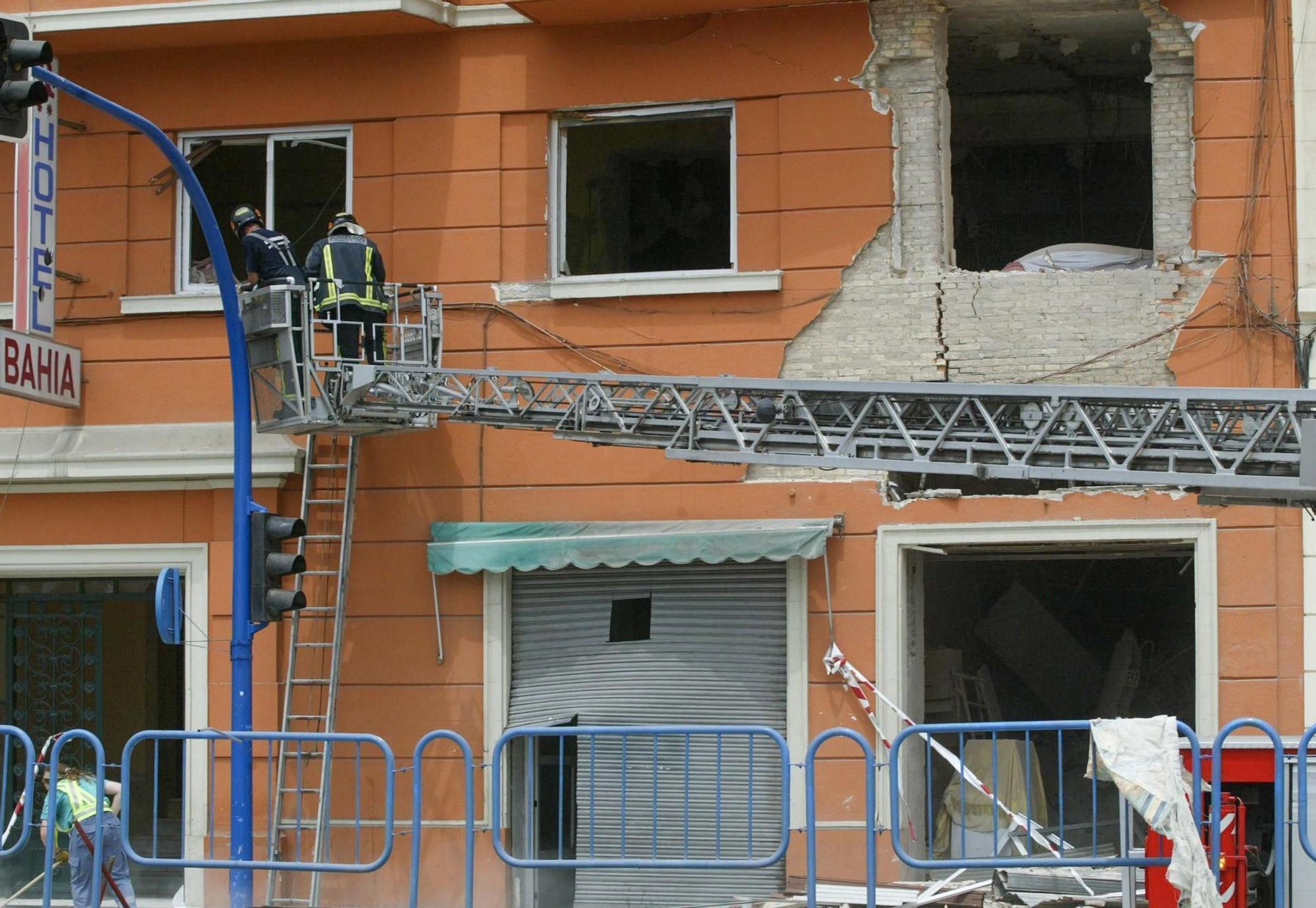 Estas son las fotos del hotel Bahia, uno de los dos atentados que cometió el etarra Asier Eceiza en 2003 en Alicante y Benidorm por los que ha sido condenado a a 182 años de carcel