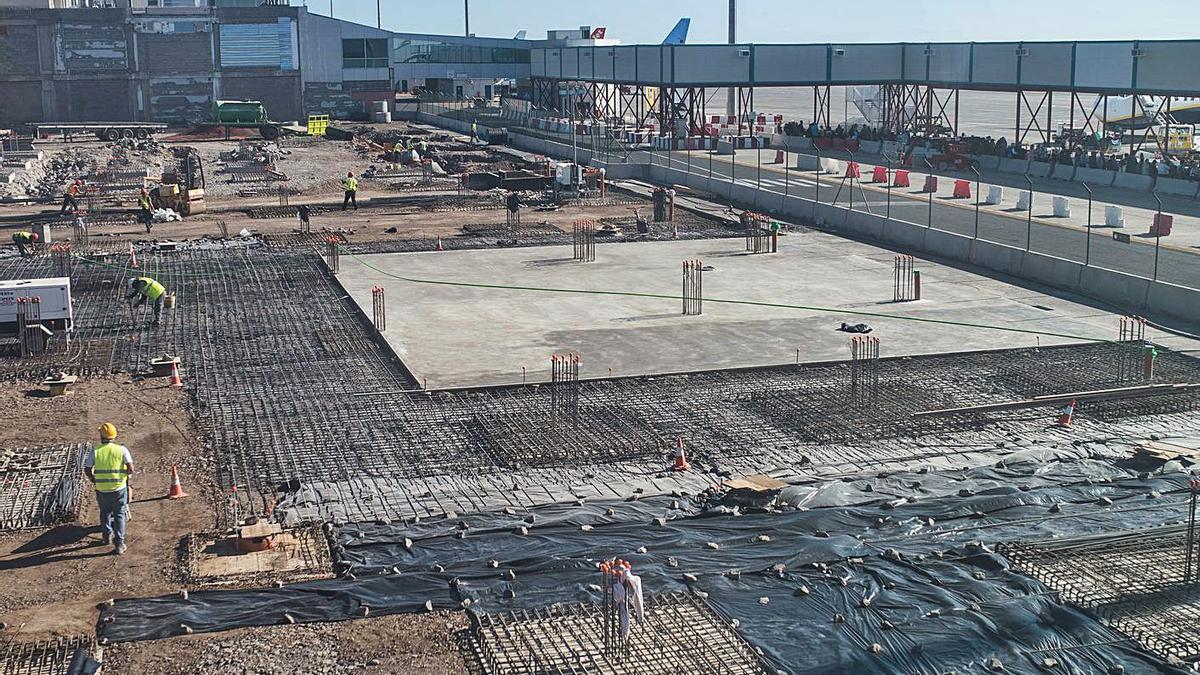 Archive image of the works of the new terminal of the Tenerife South airport.  |  |  CARSTEN W. LAURITSEN