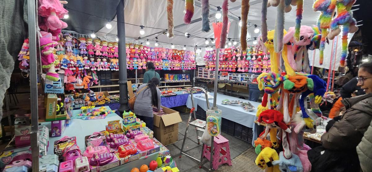 Así es el mercado de Reyes Magos en las noches del Cabanyal Así es el mercado de Reyes Magos en las noches del Cabanyal