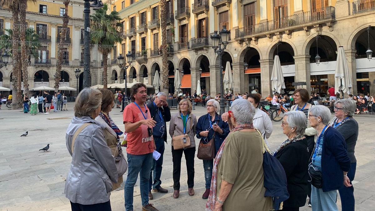 Ruta cultural para personas mayores para promover el conocimiento de la historia social de la ciudad
