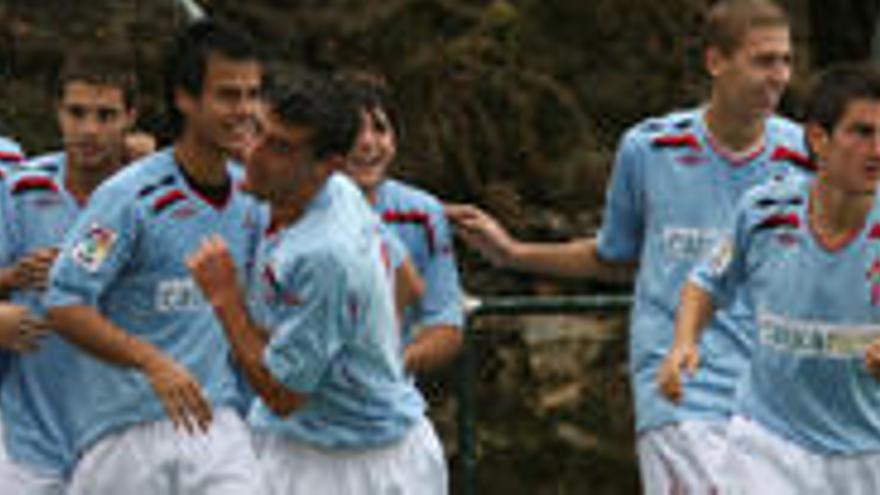 Imagen del partido entre el Celta B y el Castro