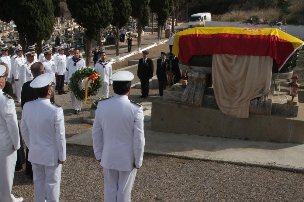 Homenaje a los Caídos de la Armada y a Isaac Pera