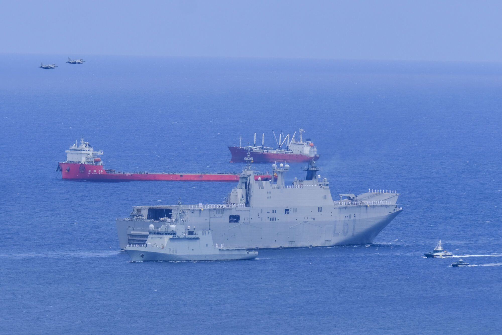 Los actos por el Día de las Fuerzas Armadas en Las Palmas de Gran Canaria, en imágenes