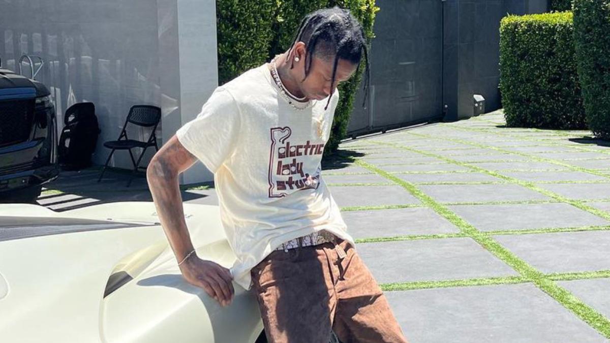 Travis Scott, grabado haciendo un graffiti en una calle de Tarragona