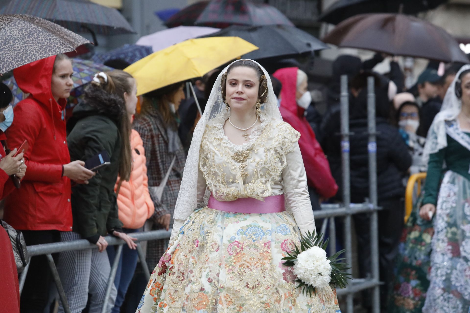 Búscate en el primer día de ofrenda por la calle Quart (entre las 18:00 a las 19:00 horas)