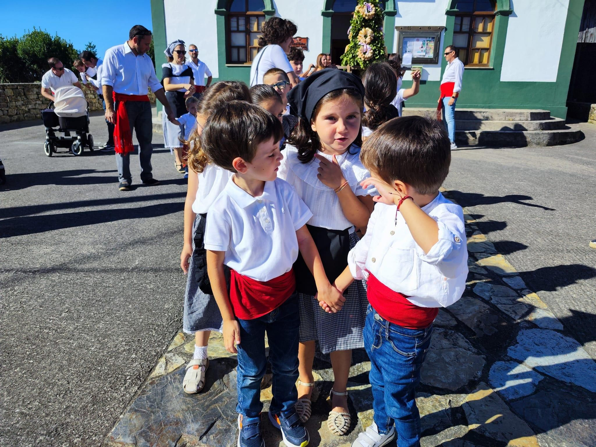 El traje mariñán vuelve a lucirse en Quintes por San Antonio