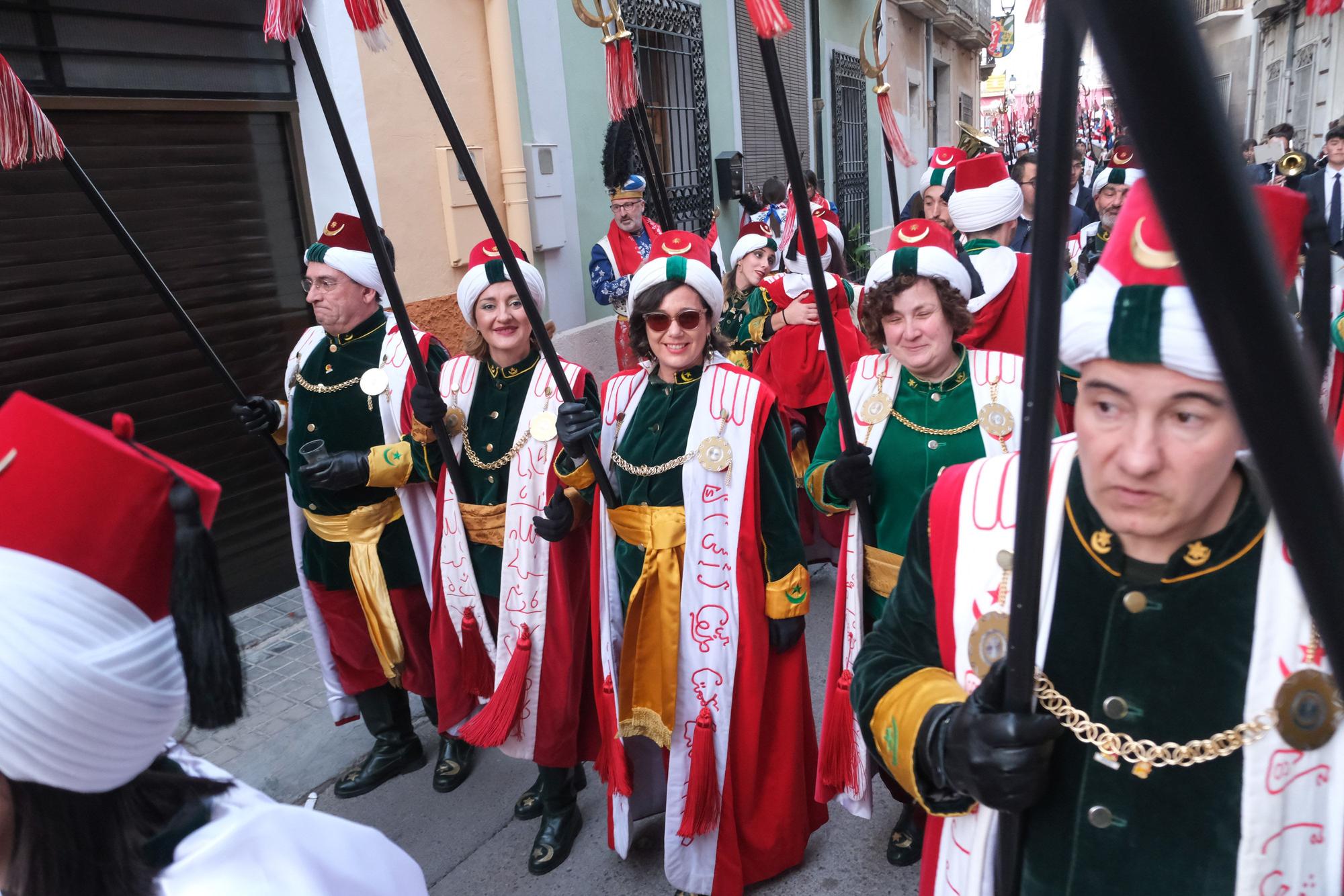 Así ha sido La Entrada en la vuelta de las fiestas de Moros y Cristianos de Sax