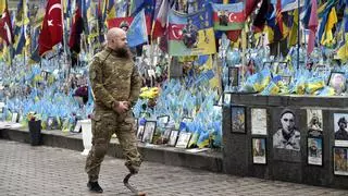 Ucrania eleva a 43.000 los militares muertos por la guerra