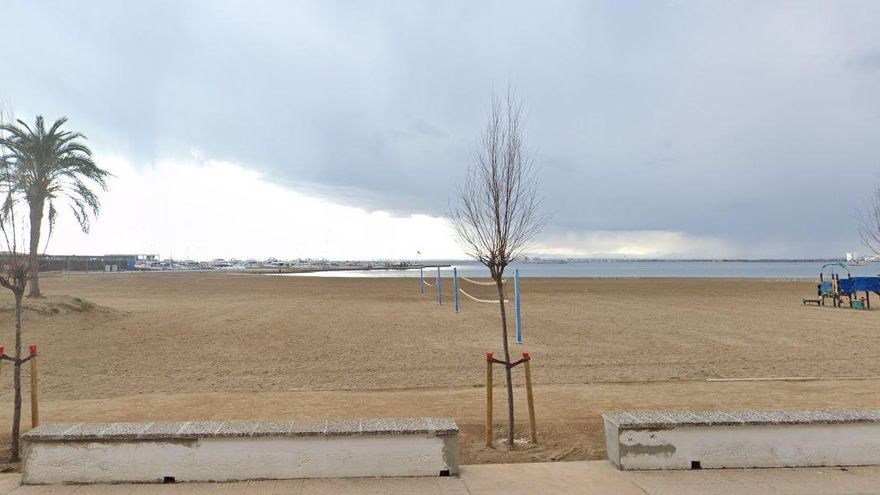 Mor una banyista de 79 anys en una platja de Roses
