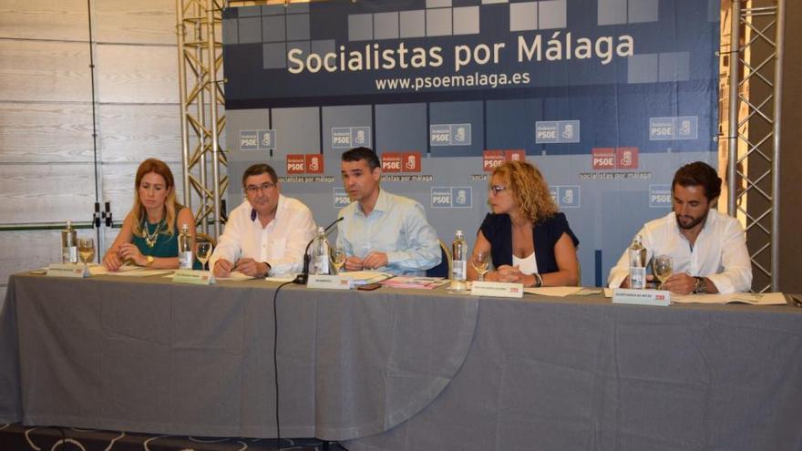 El alcalde de Vélez y el de Marbella, durante la celebración del comité provincial del PSOE en Marbella.