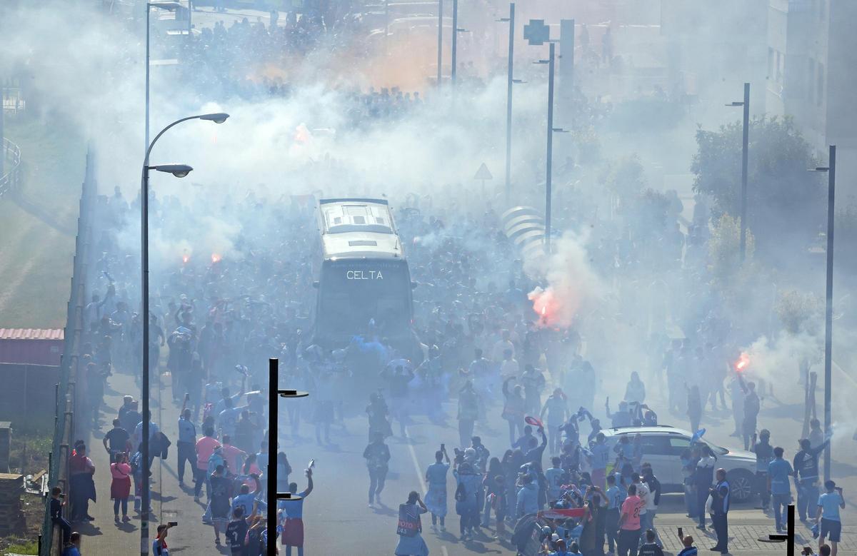 Balaídos se prepara para el Celta-Friburgo: miles de aficionados llegan al estadio en la previa