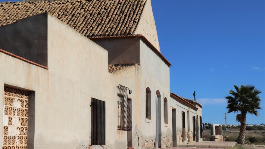 El macroplán urbanístico de La Hoya en Torrevieja relega la masía protegida de la finca al suelo comercial