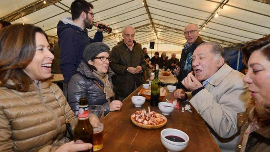 Participantes en la Festa do Polbo, que esta mañana llegará a su décimo sexta edición. // G. Santos