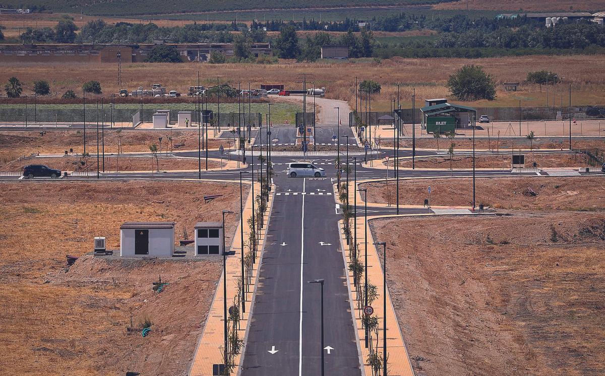 Vista aérea de los trabajos de urbanización de la BLET, en cuyo entorno irá el polígono de La Rinconada