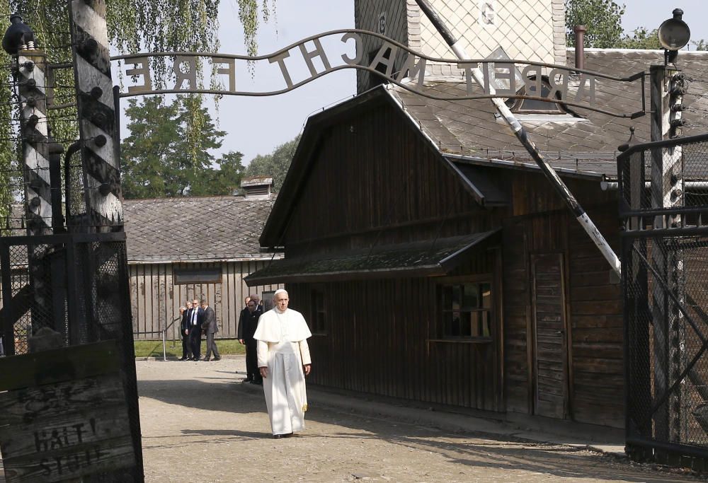 El Papa visita el campo de concentración de Auschwitz