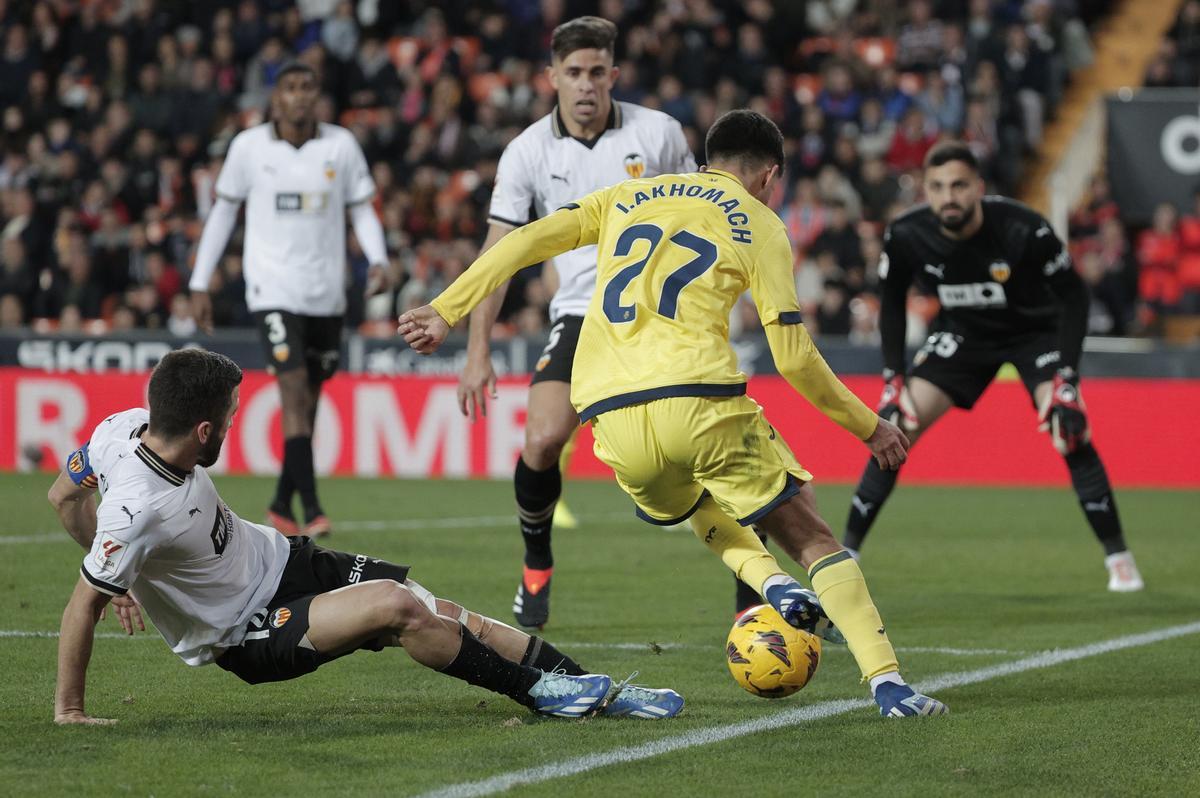 El Valencia CF empieza el año ganando al Villareal CF